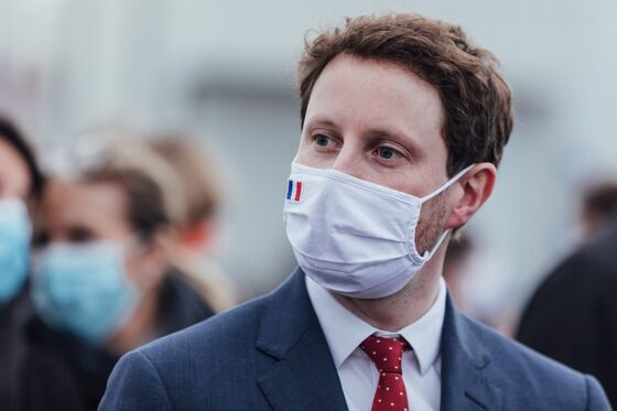 France Says Europe Vaccine Strategy Safer Than U.K.’s