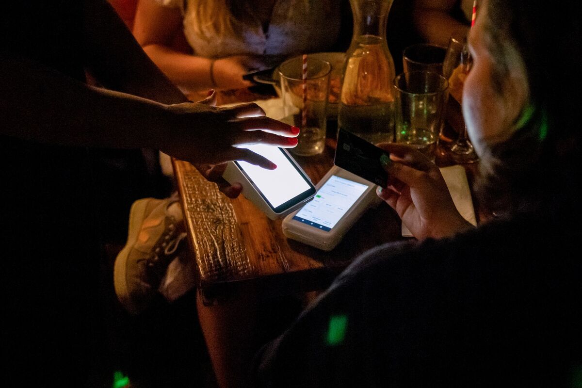 Amex-Backed Blackbird Wants Restaurants to Cut Payments Middlemen -  Bloomberg