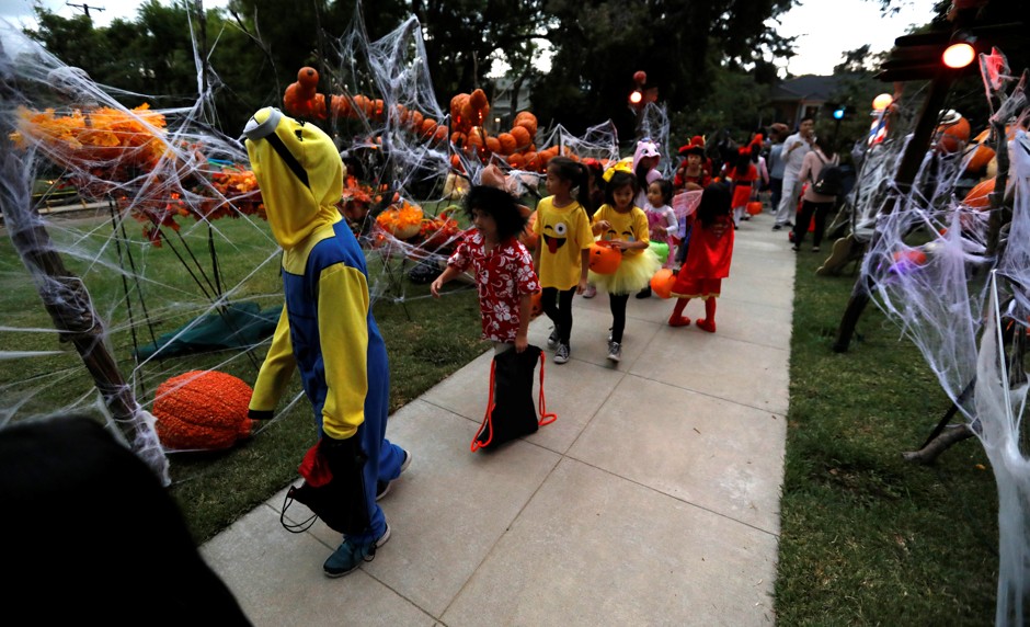 Children in Halloween costumes in Sierra Madre, California. They look good, but did they MAKE them?