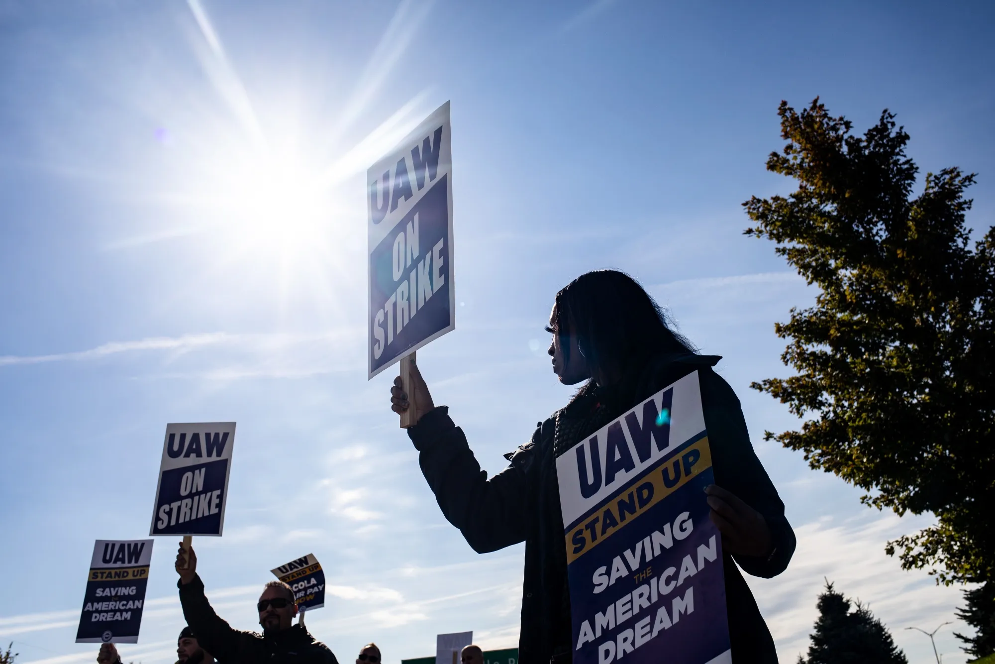 Stellantis, UAW Reach Tentative Deal to End Six-Week Strike - Bloomberg
