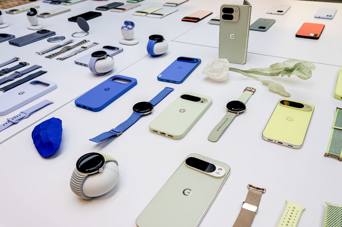 Tech: Google is developing a screenless Fitbit band to compete with the rising popularity of Whoop fitness trackers.