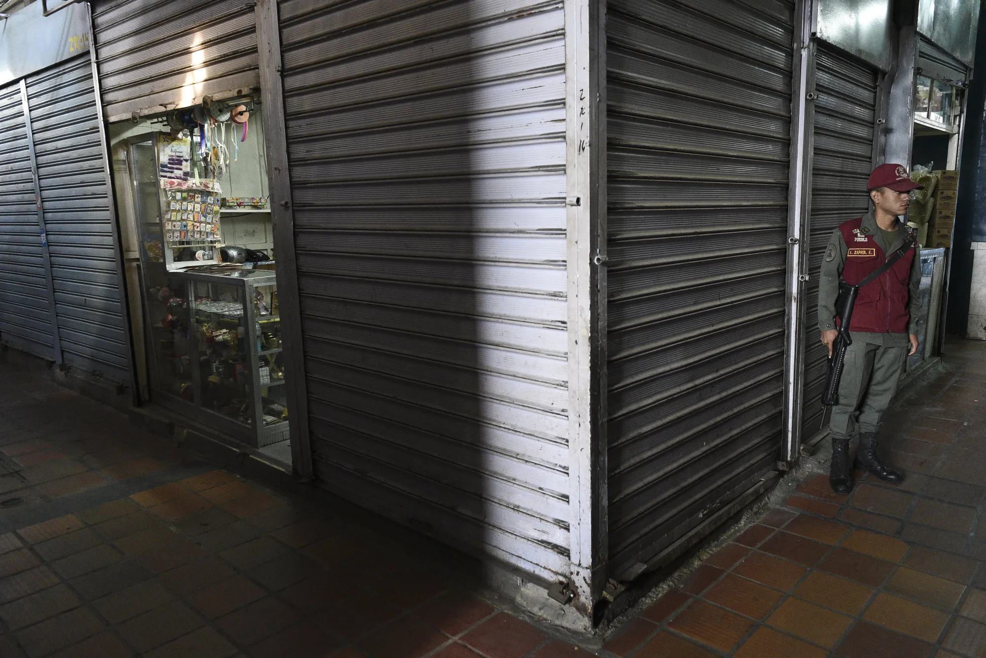 Venezuela's Bolivarian National Guard (GNB) Take Control Of Local Markets