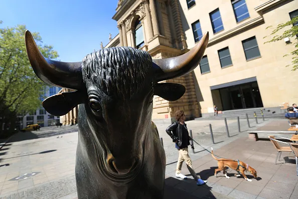 Bond market at a crossroads.
