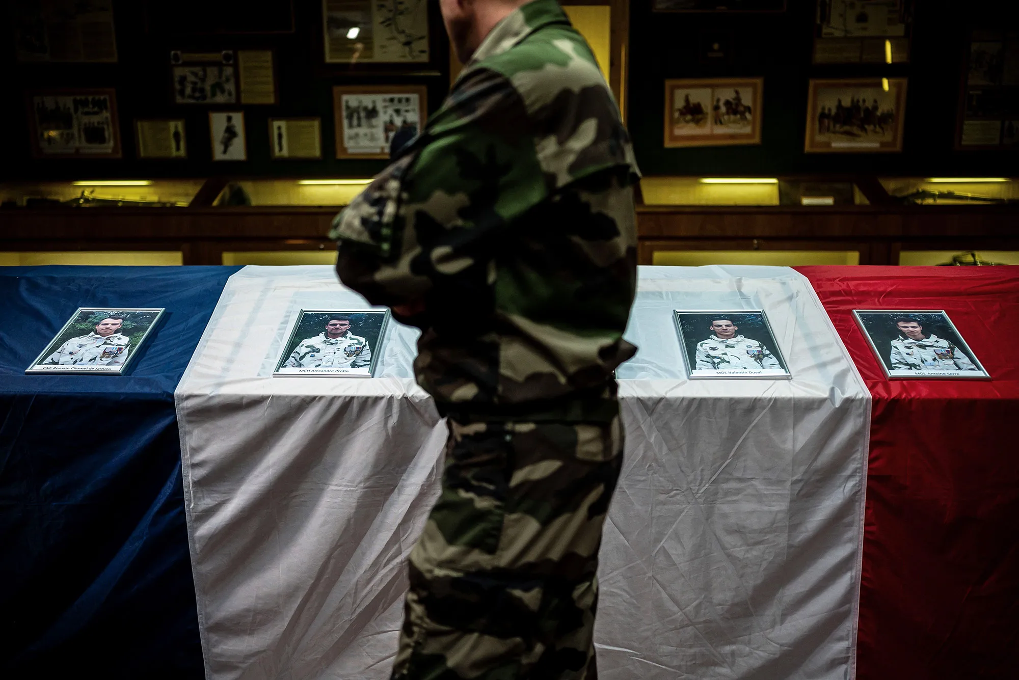 A soldier&nbsp; pays tribute to soldiers who&nbsp;died in the helicopter incident in Mali.&nbsp;