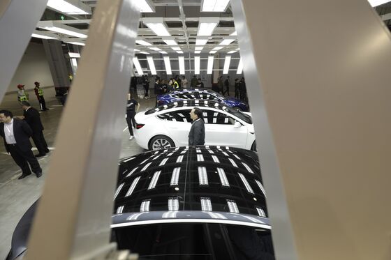 Tesla Opens Chinese Plant as Era of Real Competition Begins