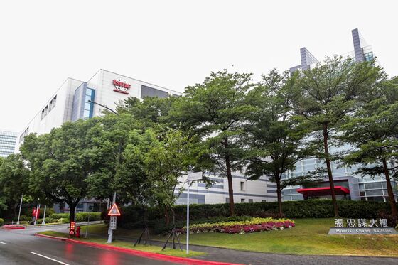 Carmakers Face $61 Billion Sales Hit From Pandemic Chip Shortage