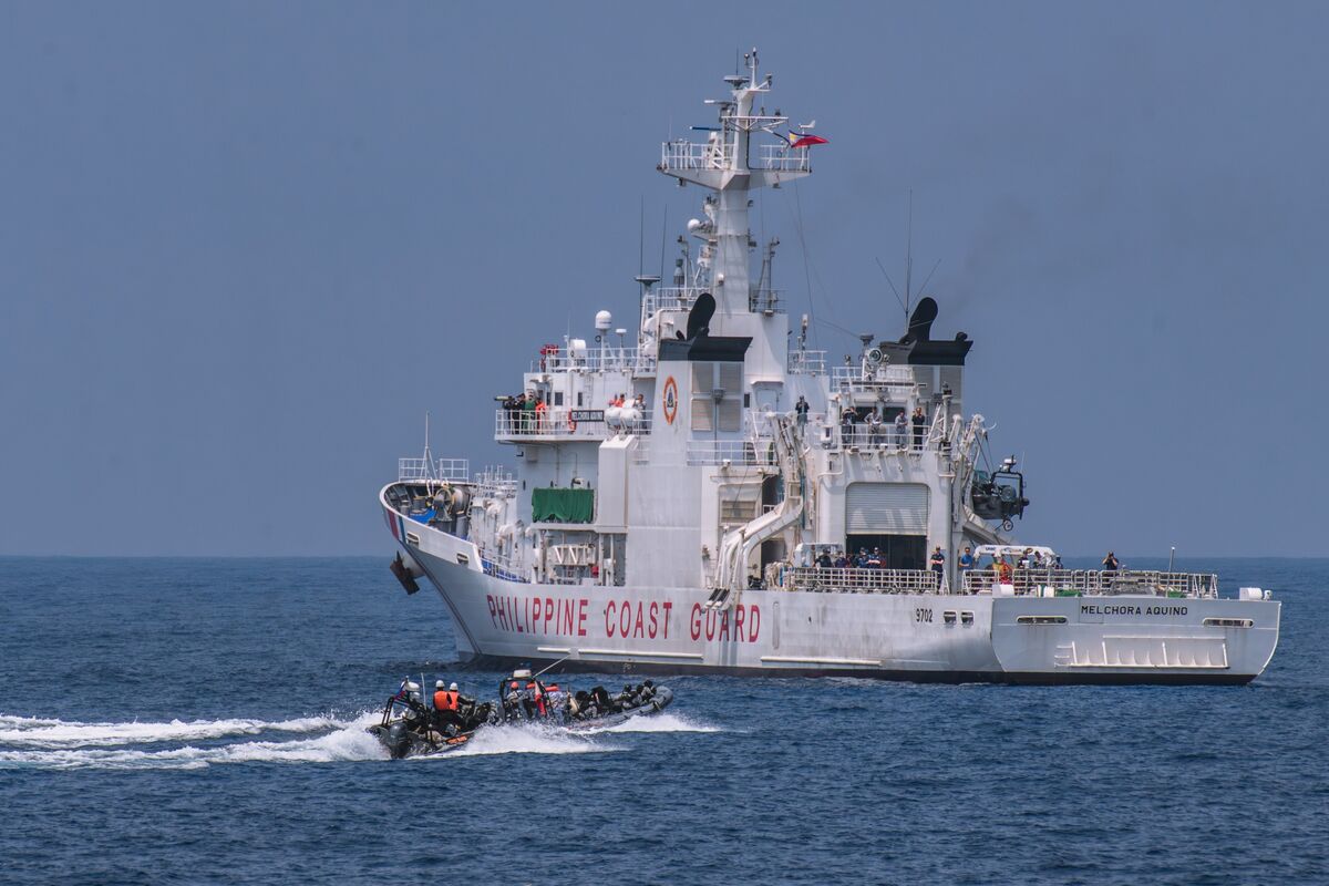Philippines Says China Boats’ Cyanide Threatens Military Outpost