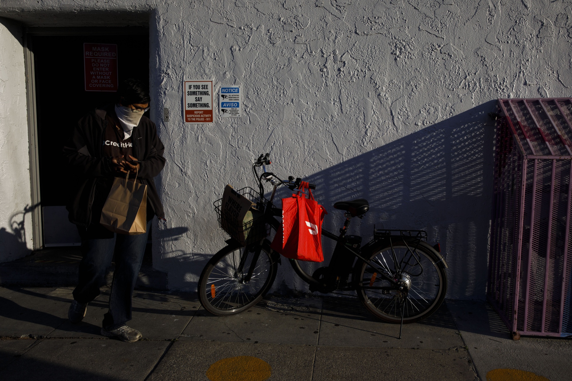 doordash bike courier