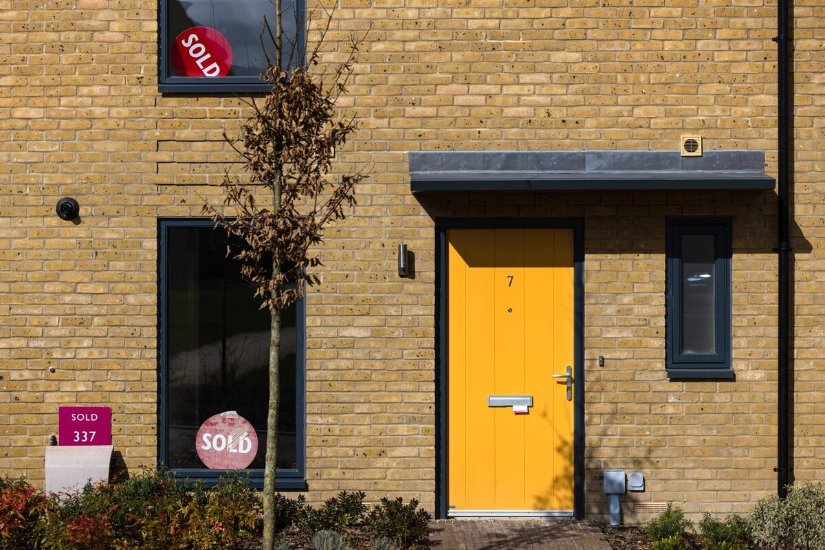 HSBC confirms mortgage rate cuts, offers sub-4% deals