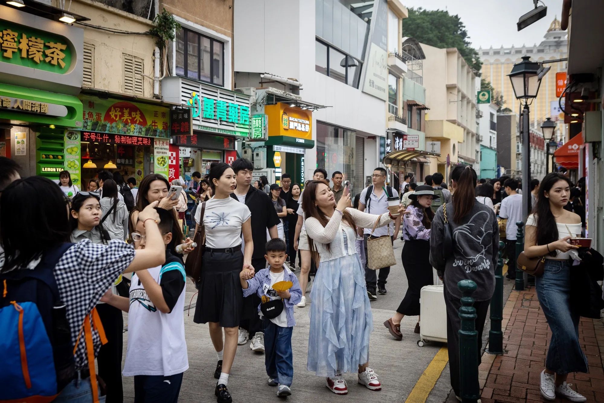 Macau saw a surge in visitors during China’s five-day Labor Day holiday at the beginning of the month, with average daily tourist arrivals growing 23.2% year on year and returning to 76% of the 2019 level.