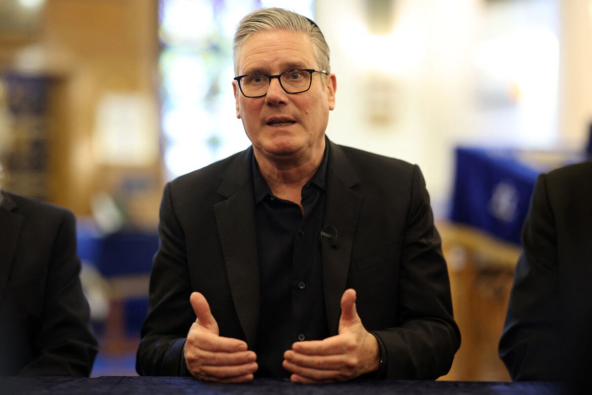 Starmer Counts on Labour Support Ahead of Showdown in Parliament