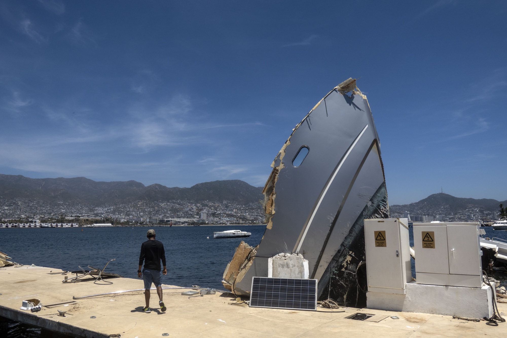 Acapulco Is In Tatters as Bankers Return Six Months After Storm - Bloomberg