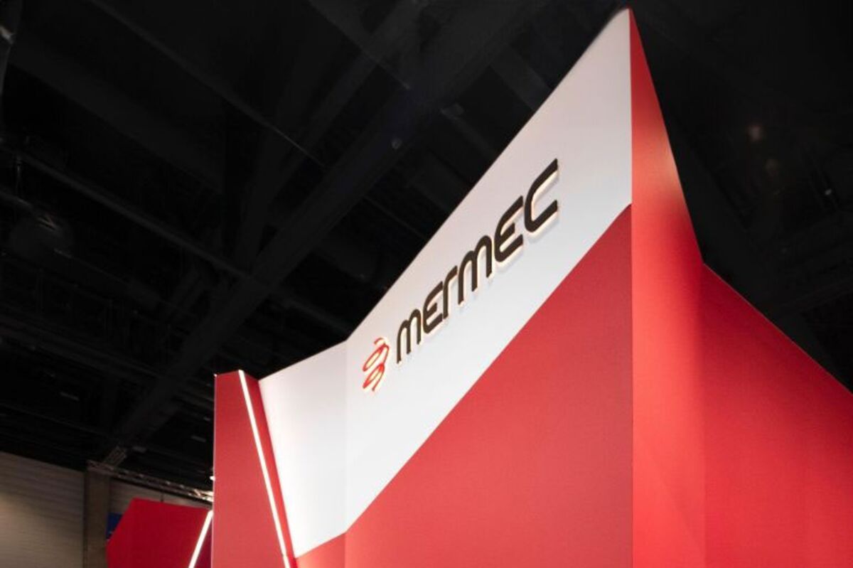 bloomberg.com - Eyk Henning - Siemens Said to Mull Acquisition of Rail Technology Firm Mer Mec