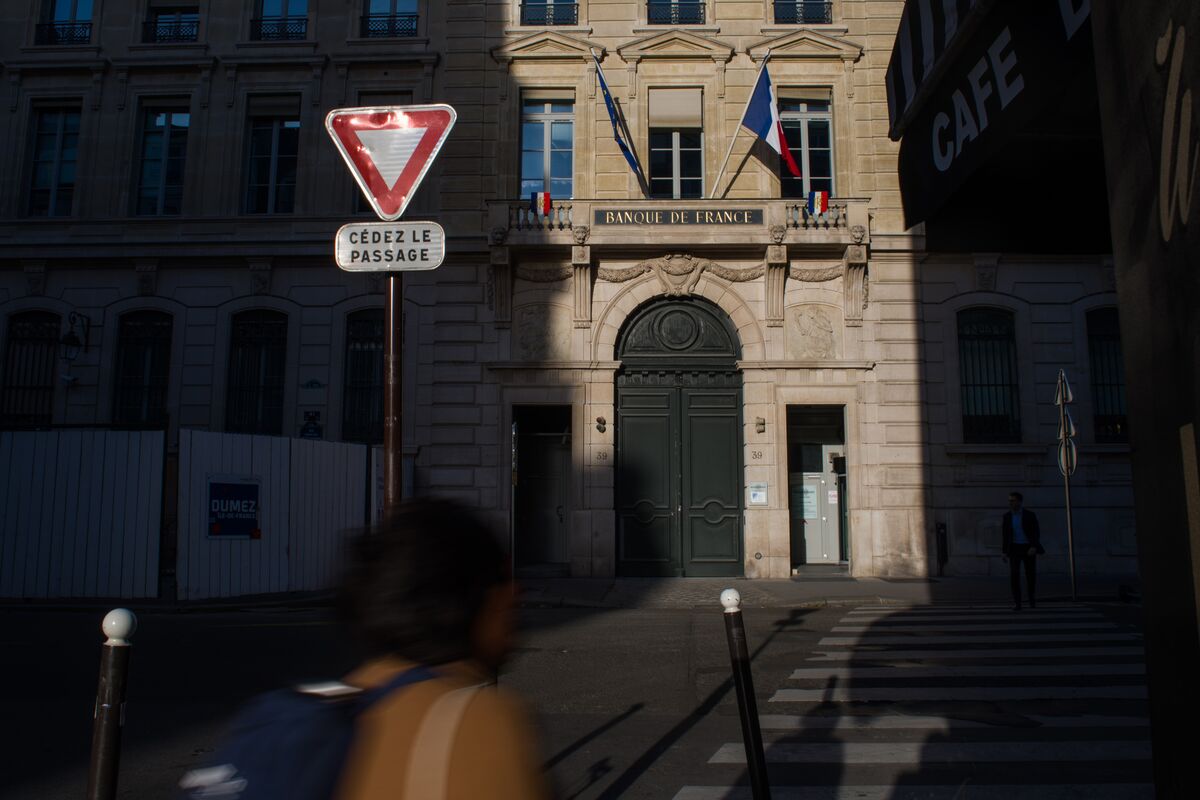 Bank of France Sees Sustained Growth Despite Political Headwinds - Bloomberg