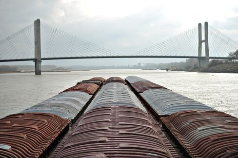 Climate Change Pits Sioux Against Barges for Scarce River Water