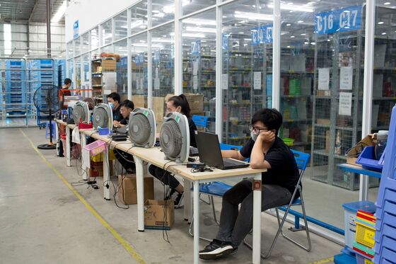 Alibaba, Warburg Want Piece of Vietnam’s Online Boom