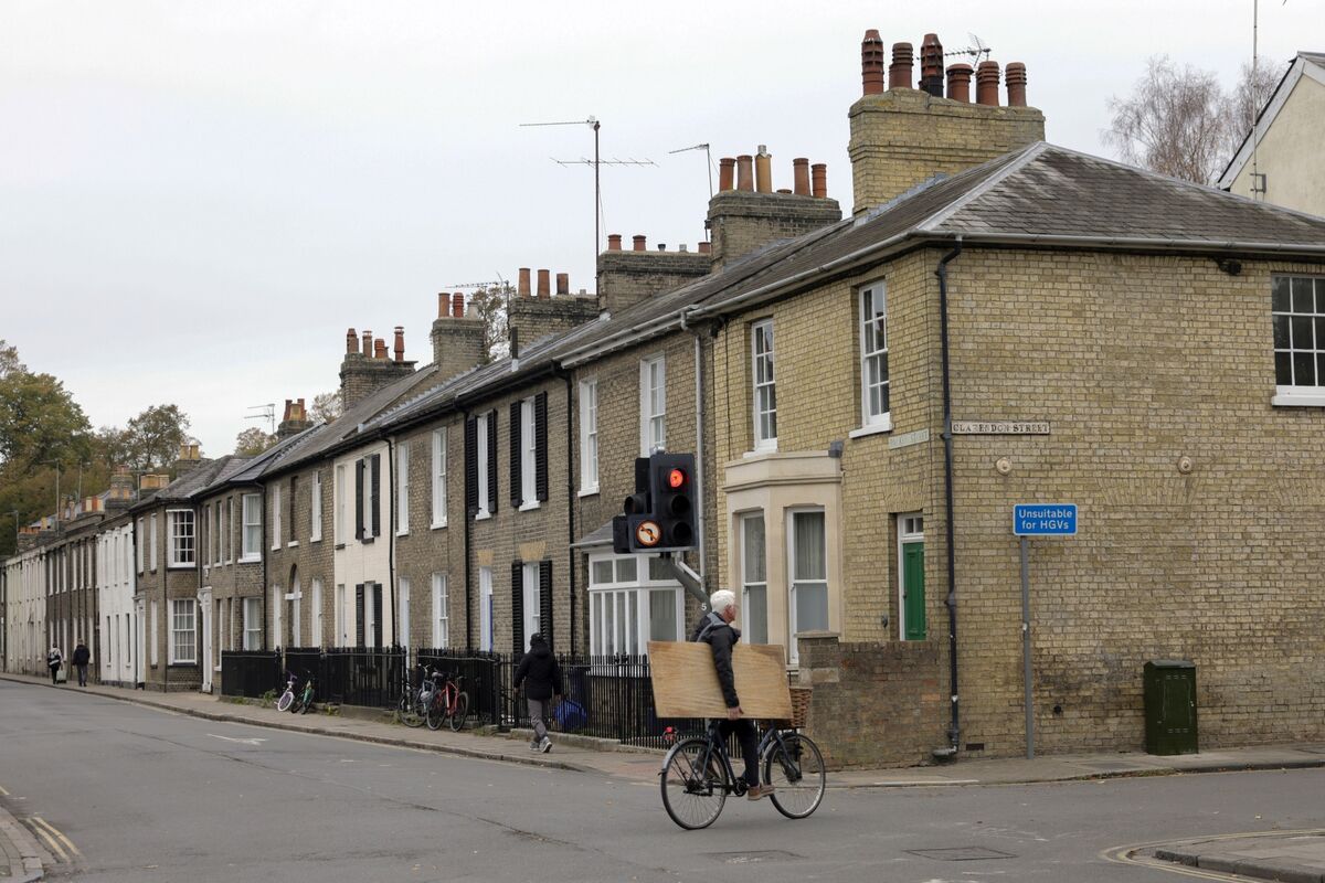 🟪"Mercato Immobiliare UK: Crollo degli Indici dopo Aumento Tasse e Guerra Commerciale"