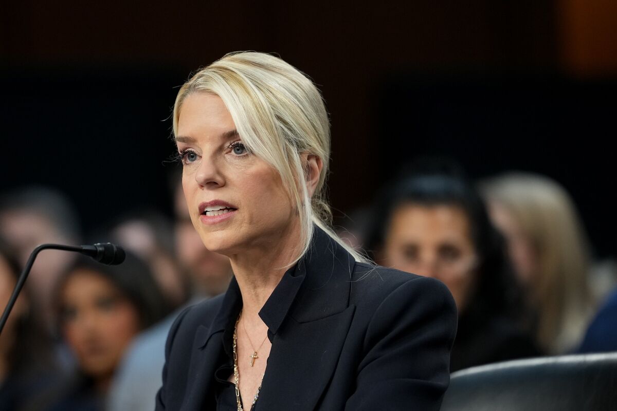 US Attorney General Defends Trump Moves in Chicago During Tense Senate Hearing