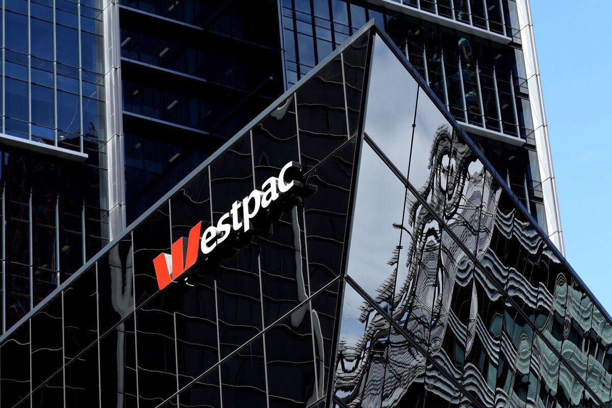 Westpac to Hire Hundreds of Bankers in Business Lending Push