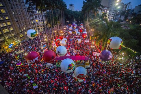 Activists rally in support of Lula, Rousseff. March 31: Sao Paulo