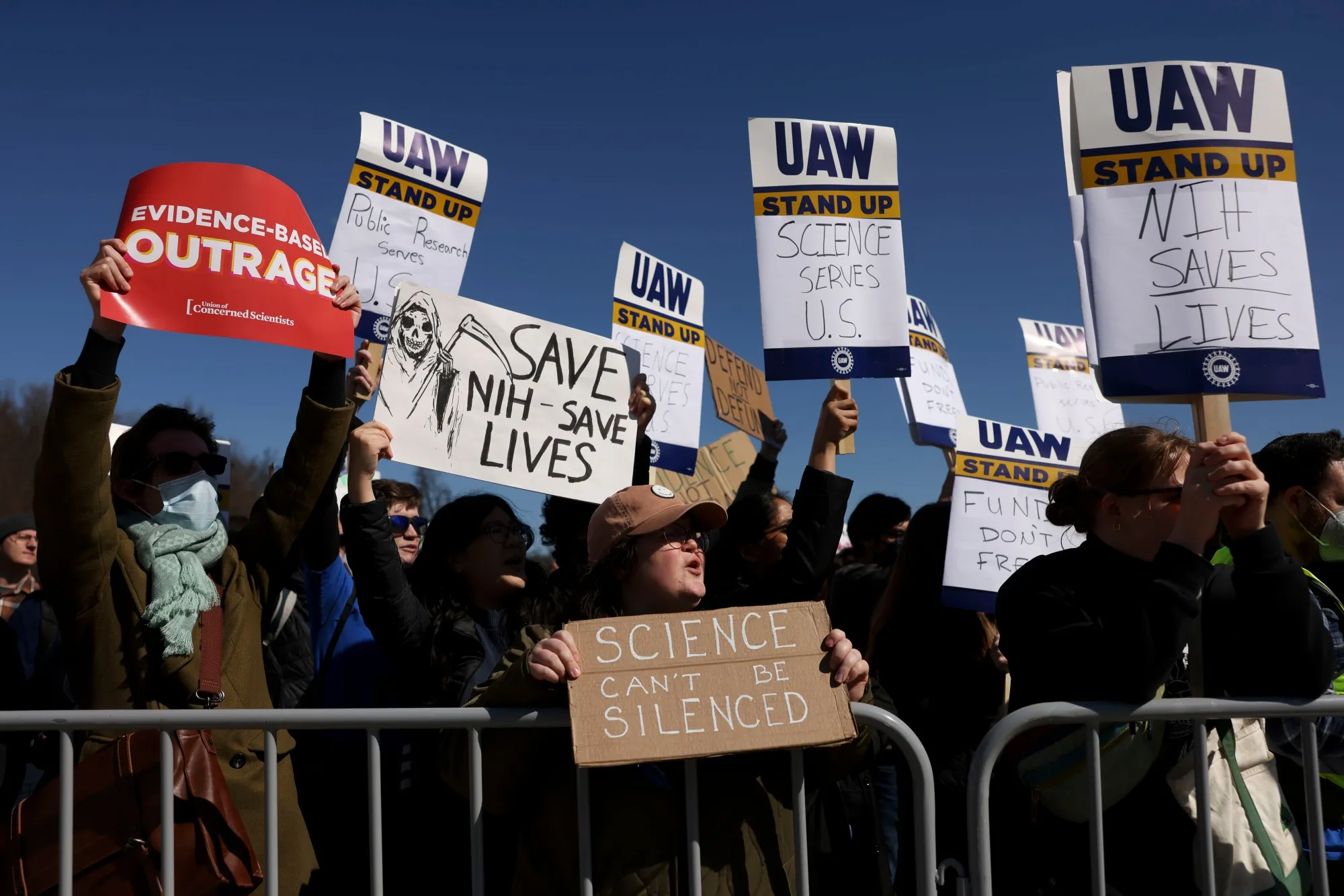 US Scientists Grapple With the Growing Impacts of Trump's Cuts - Bloomberg