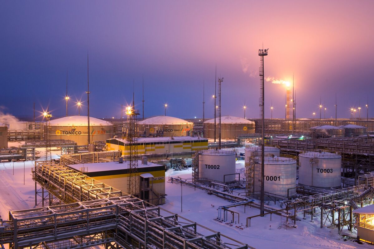 Putin Relaxes Rules for Fuel Subsidies to Refiners Amid Strikes