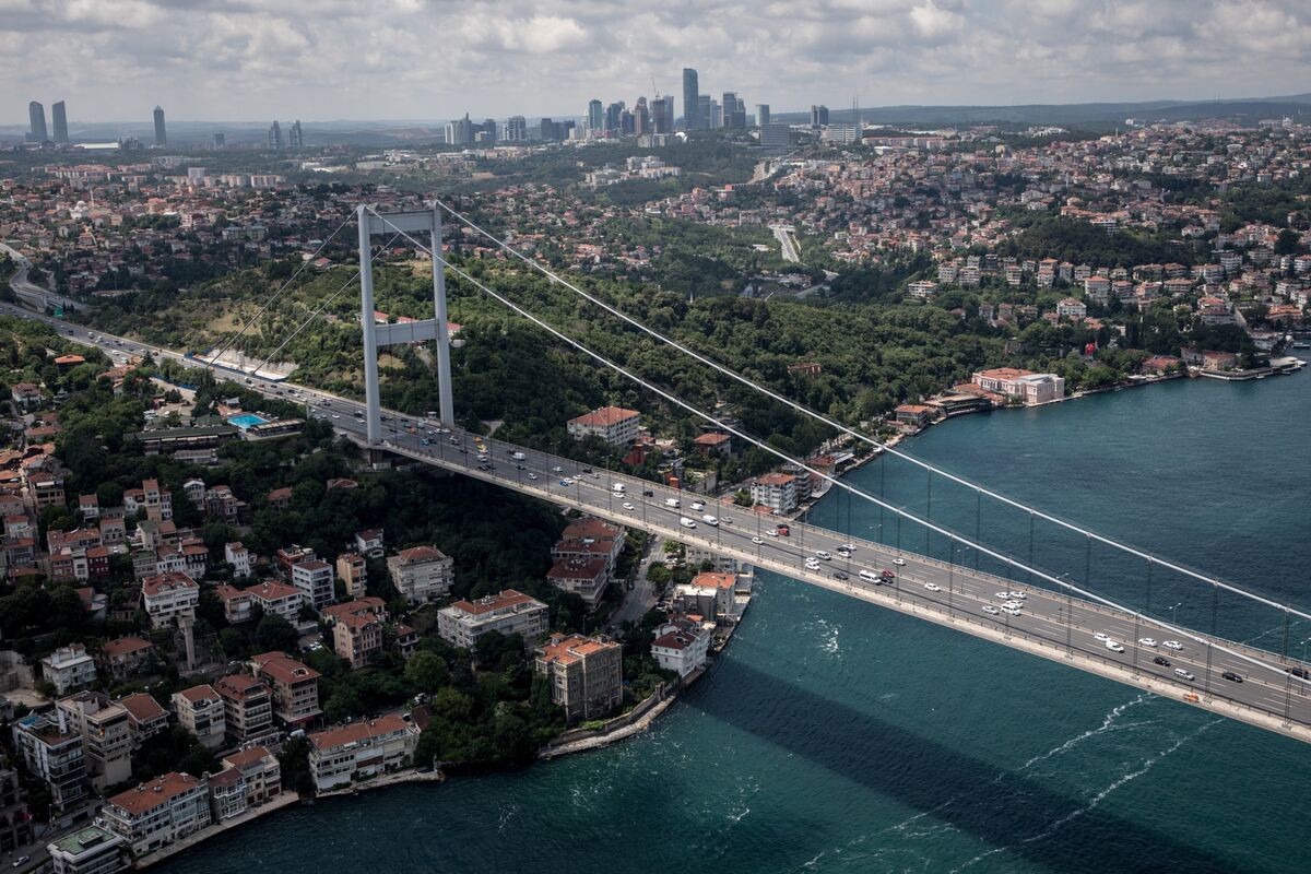 bloomberg.com - Patrick Sykes - Turkey Said to Weigh Multibillion-Dollar Deal for Iconic Bridges