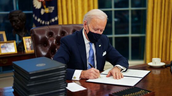 Biden Ramps Up Covid Fight With Orders Nixing Trump Policies