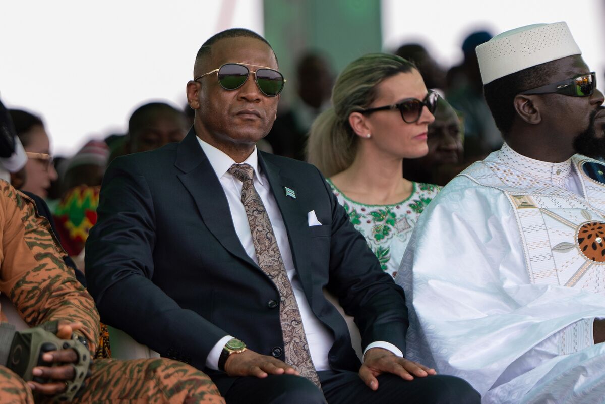 Botswana Wants to Buy De Beers Controlling Stake by Next Month, President Says