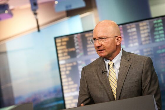 Tony Dwyer Says There’s No Point Making S&P 500 Calls Right Now