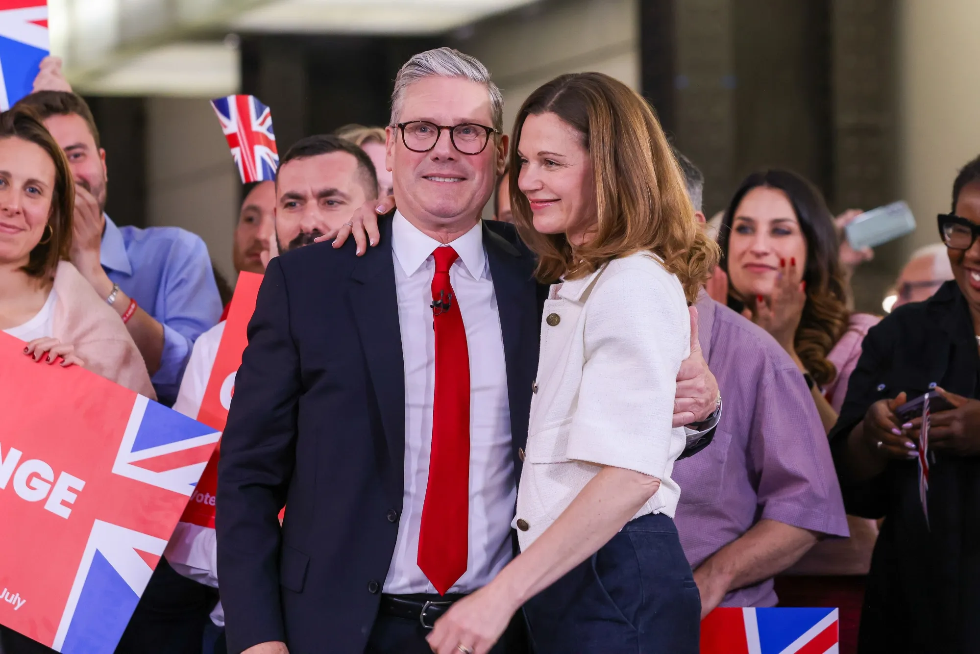 Labour Party leader Keir Starmer and his wife Victoria Starmer&nbsp;in London&nbsp;on July 5, 2024.&nbsp;&nbsp;