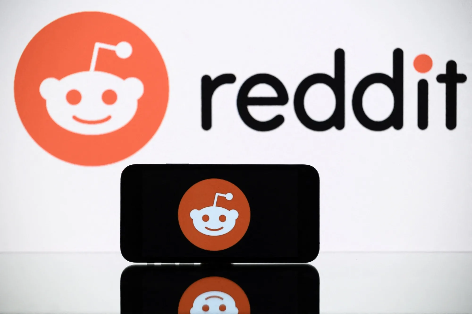 Can Reddit Survive an IPO Where Other Social Networks Have Blundered? -  Bloomberg