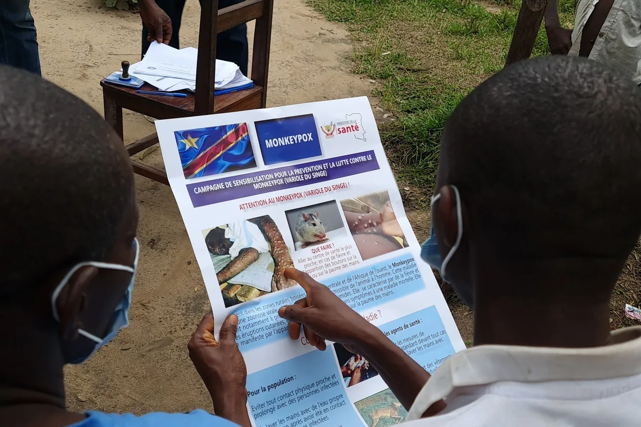A WHO team provides information about how to avoid mpox to residents in Maniema province, eastern Democratic Republic of Congo, in 2022.