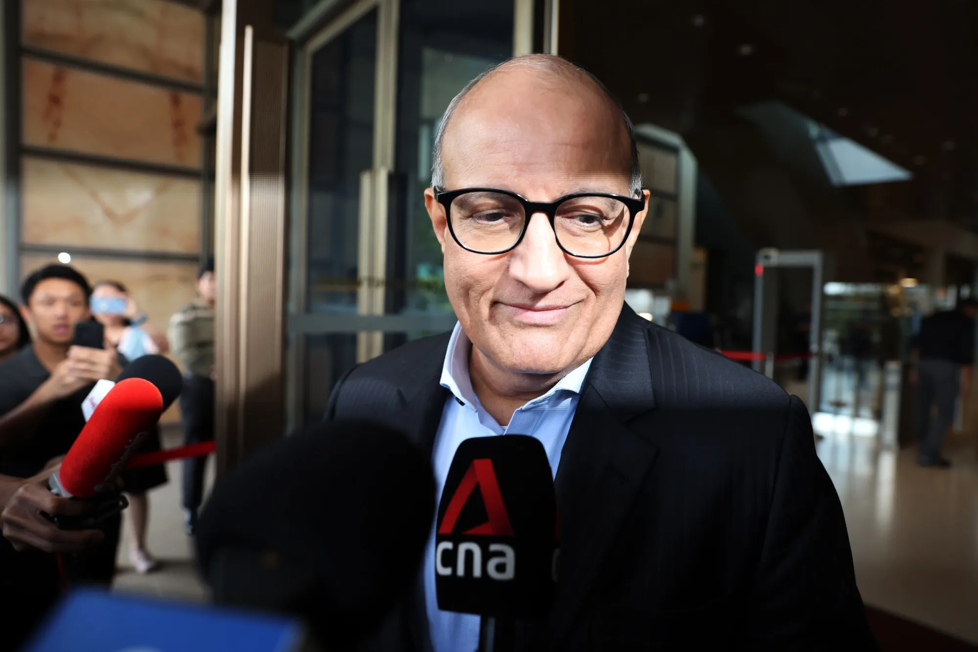 実刑のシンガポール元閣僚、自家用ジェット豪遊から独房生活に暗転