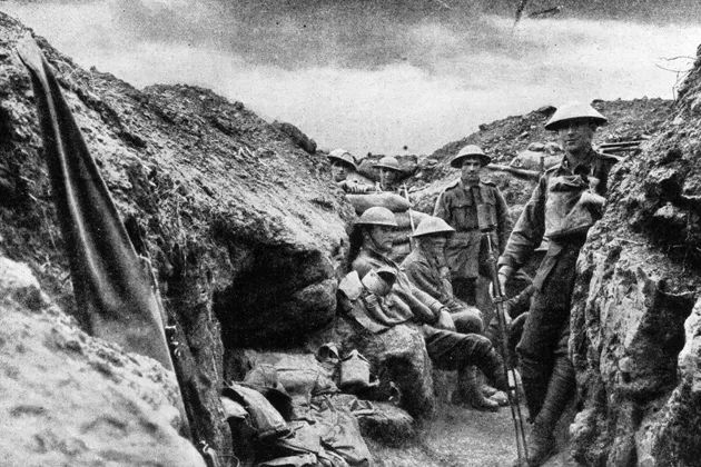 Infantry of the 15th Brigade in a bomb-step close to the enemy line near Morlancourt on July 19, 1918