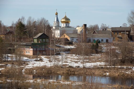 Putin’s Health-Care Cuts Spark Protests in Russian Heartland