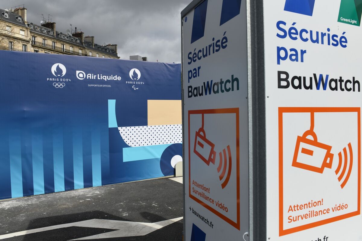 Carlyle, CVC Team Up to Bid for Security Systems Group Bauwatch