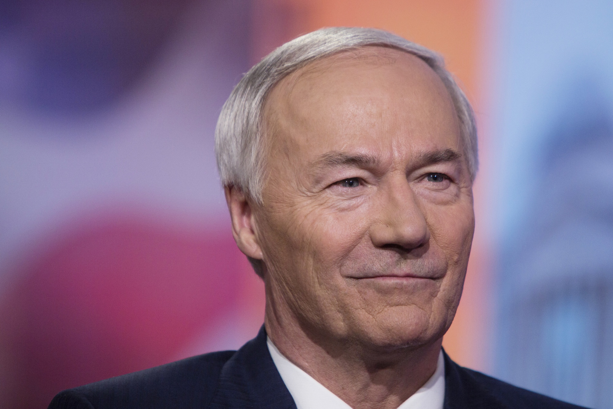 Arkansas S Asa Hutchinson Enters 2024 Presidential Race Bloomberg    1x 1 