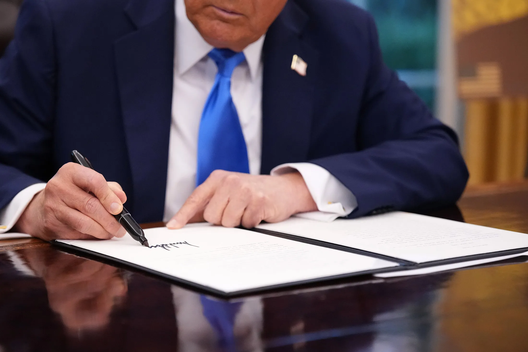 President Donald Trump signs an executive order in the Oval Office at the White House on September 19, 2025 in Washington, DC.&nbsp;