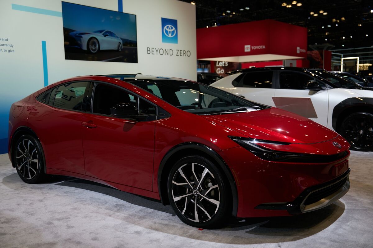 American Drivers Are Going to Develop a Hybrid Habit
