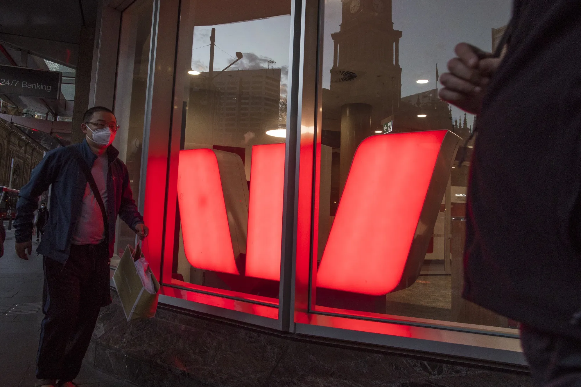 Australian Bank Earnings Fall as Covid Bites
