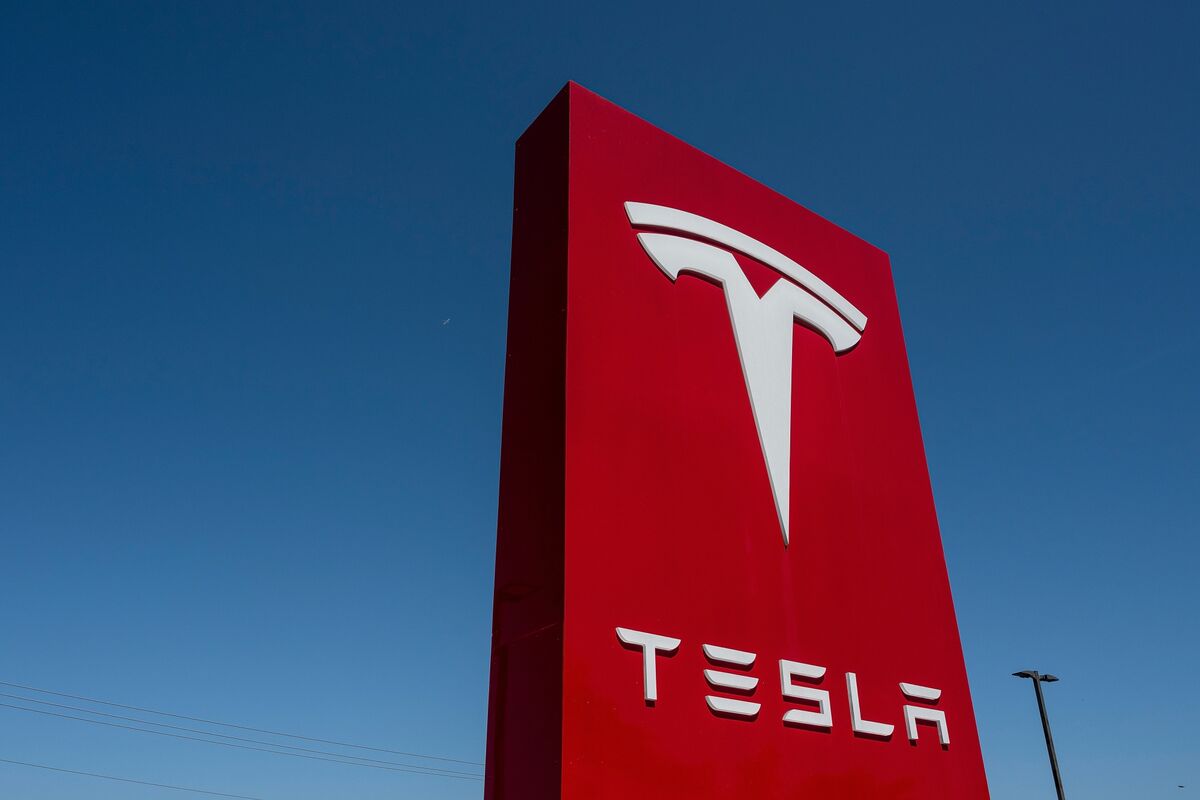 🟪"Tesla lancia i primi robotaxi ad Austin: un passo verso il futuro della mobilità"