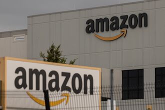 Amazon Staten Island Center Is Retailer’s First To Unionize