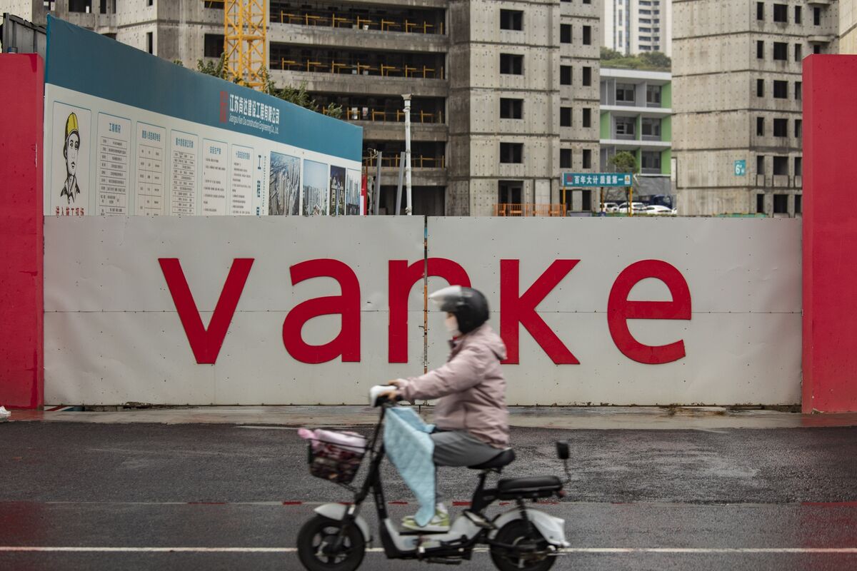 Chinese Developer Vanke’s Bonds Plunge as Debt Concerns Grow