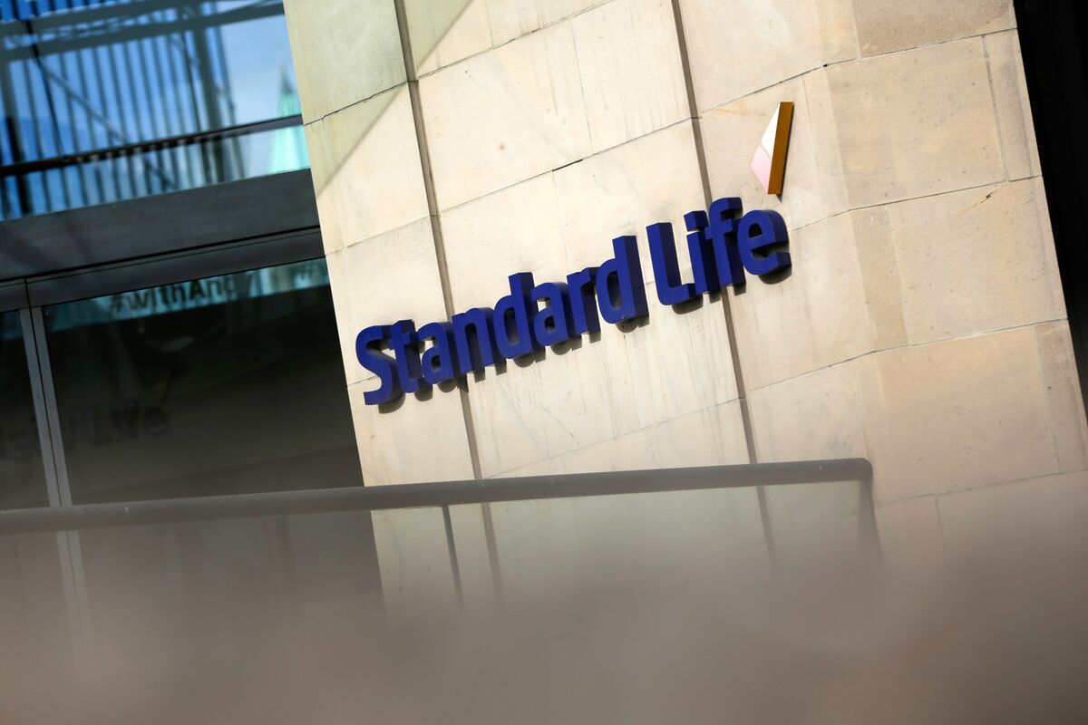 Standard Life Assurance Fined 38 Million Over Pension Sales Bloomberg