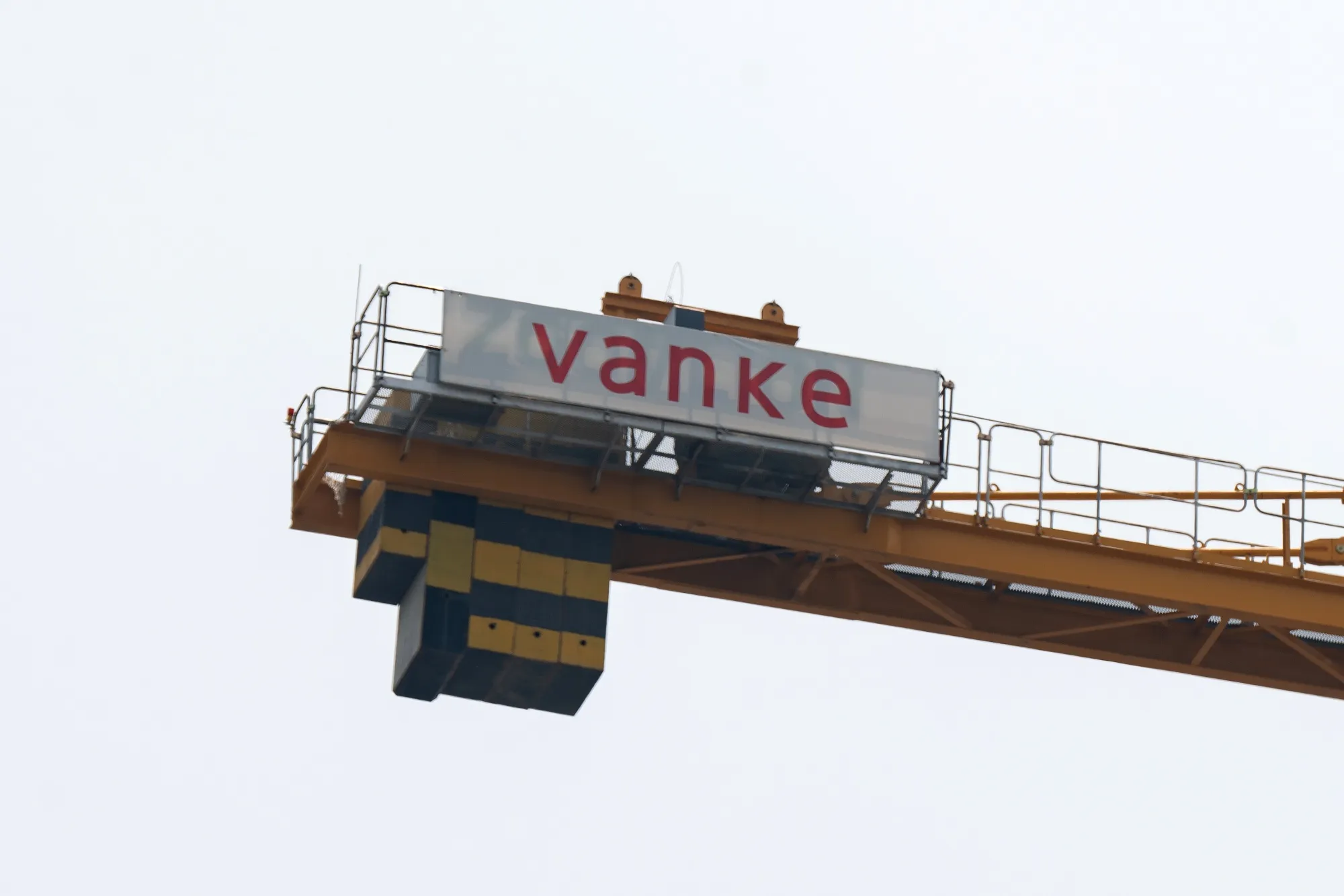 China Vanke Sales Slump Worsens After Debt Cracks Show Up - Bloomberg