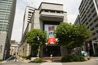 Japan’s Topix, Nikkei Stock Gauges Tumble 20% From July Peaks
