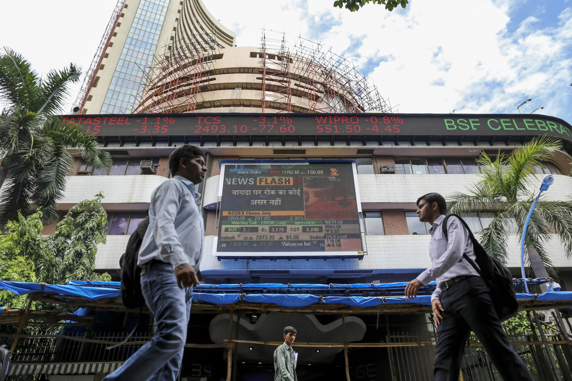 Pedestrians outside the Bombay Stock Exchange (BSE) in Mumbai, in 2016.&nbsp;