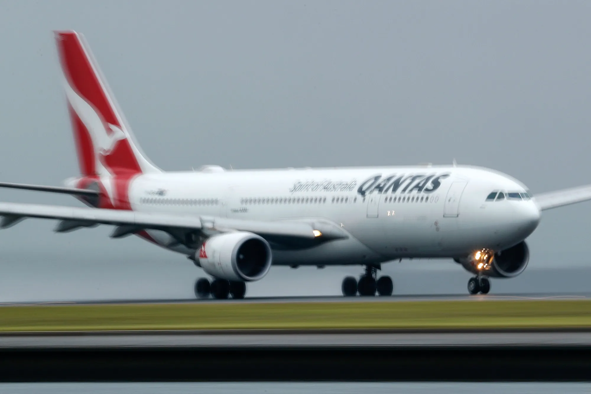 Inadequate Plane Cleaning By Qantas May Have Exposed Flyers to Virus