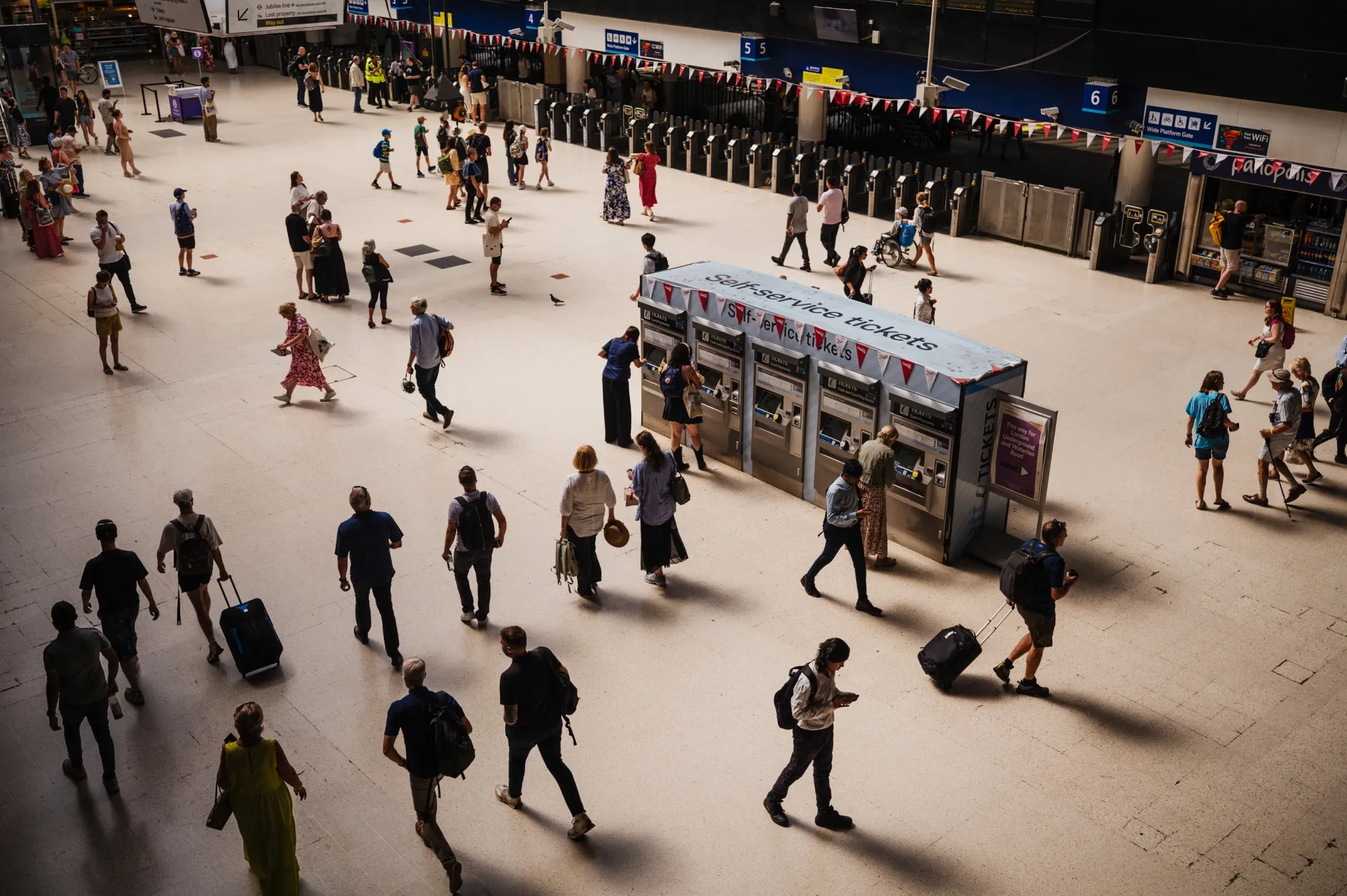 Commuters on the concourse at London Waterloo railway station&nbsp;in London, UK.